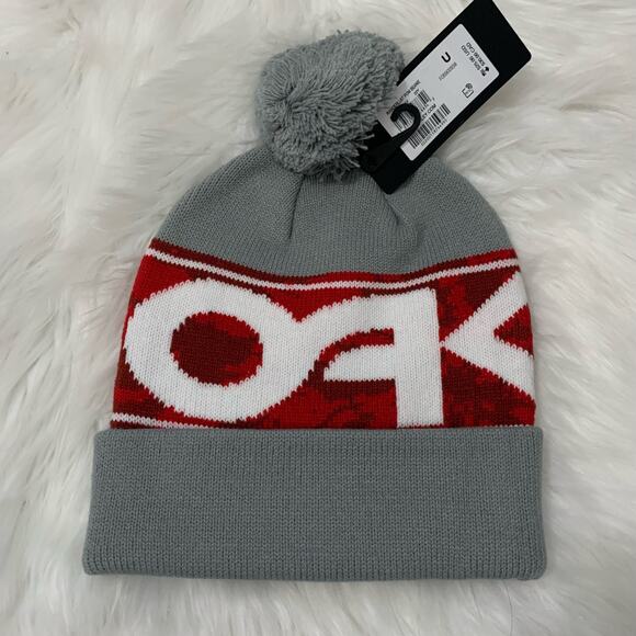 NWT Oakley Wanderlust Pom Beanie in stone gray - Picture 1 of 6